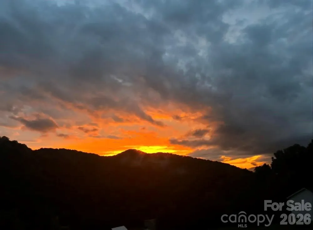27 Spuds Lane Weaverville, NC 28787