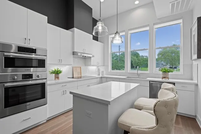 2505 Bluebonnet Avenue #4 Austin, TX 78704