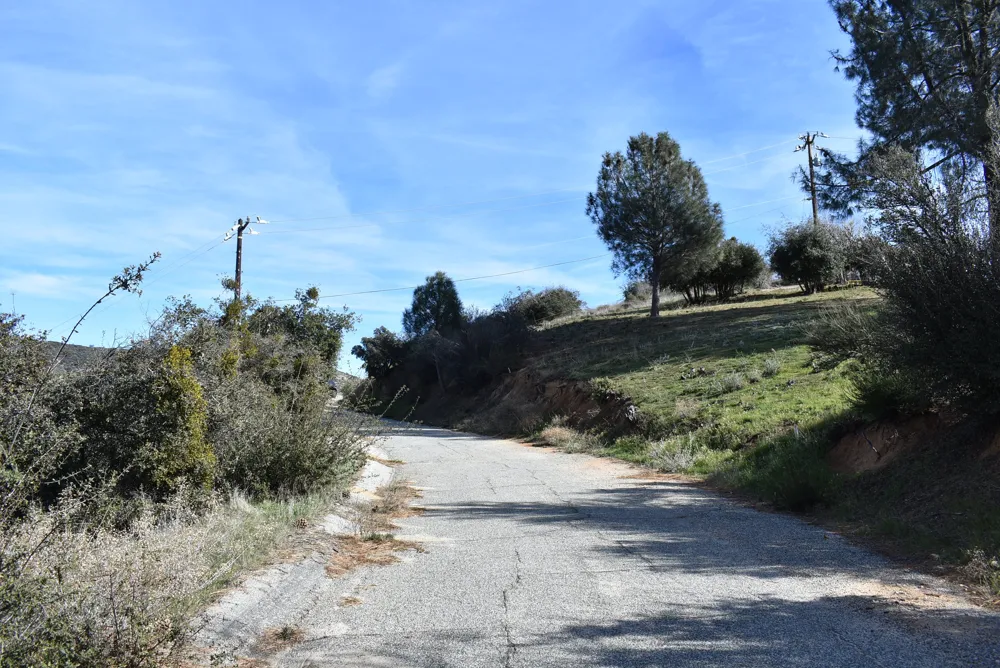 Austin Way / Lakeshore Rd Lake Hughes, CA 93532