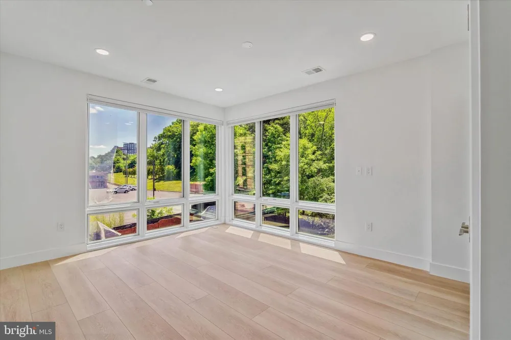 228 GLEBE ROAD W #301 Alexandria, VA 22305