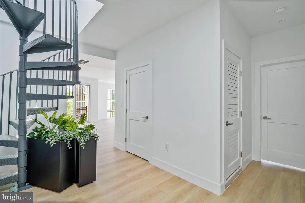 228 GLEBE ROAD W #301 Alexandria, VA 22305