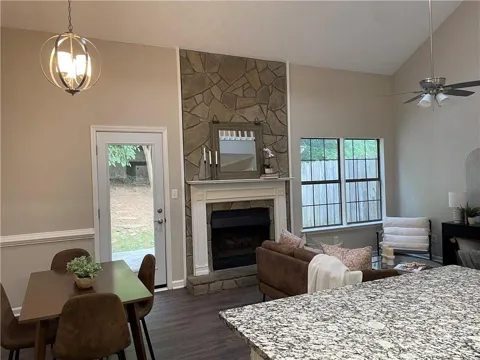 1068 Travelers Trail NW