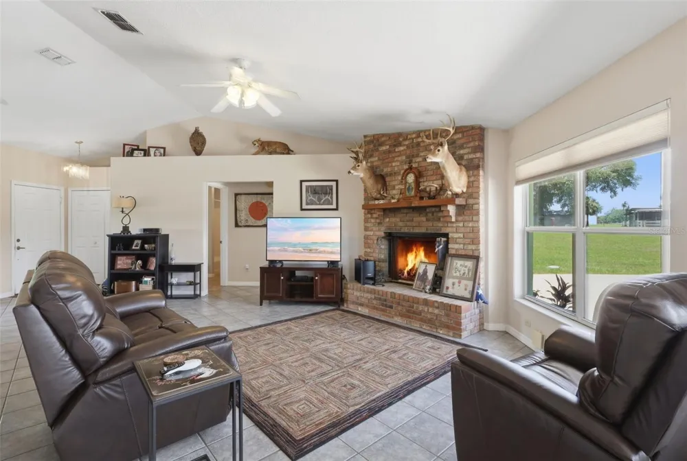 1200 HART ROAD Geneva, FL 32732