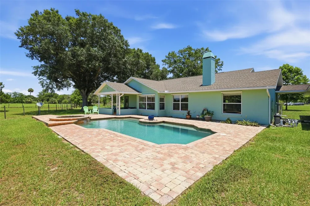 1200 HART ROAD Geneva, FL 32732