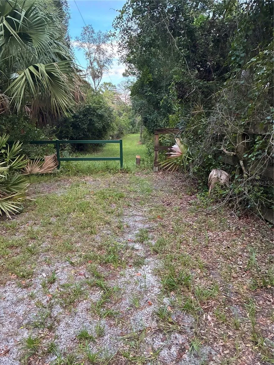 1200 HART ROAD Geneva, FL 32732