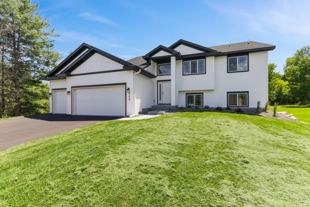 520 Lois Lane Lino Lakes, MN 55014