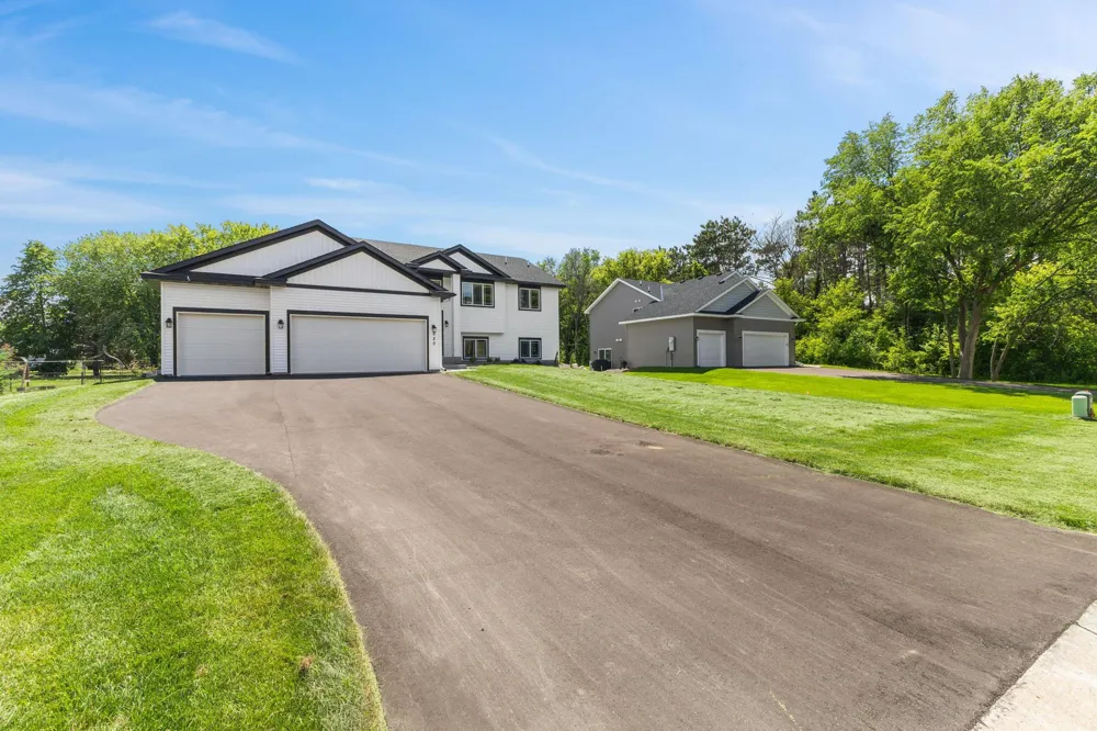 520 Lois Lane Lino Lakes, MN 55014