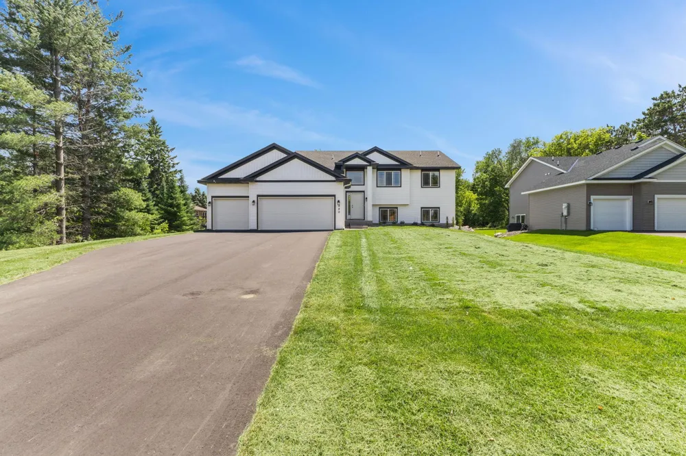 520 Lois Lane Lino Lakes, MN 55014