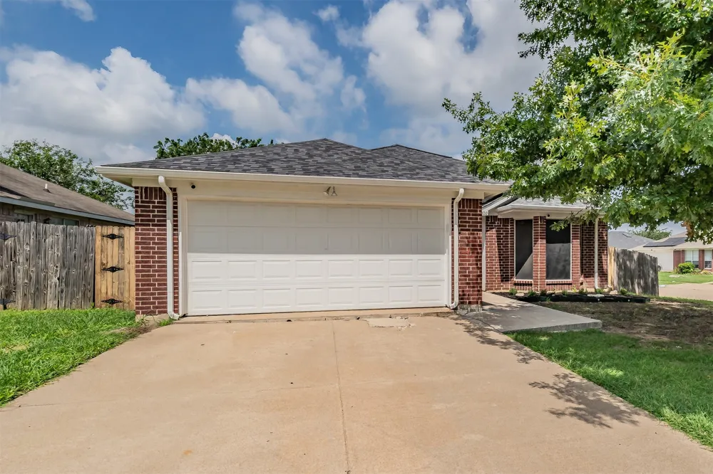 7000 Rovato Drive Arlington, TX 76001
