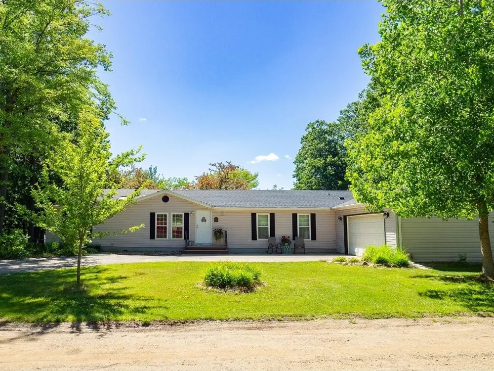 84 Thelen Drive Cheshire Township, MI 49055
