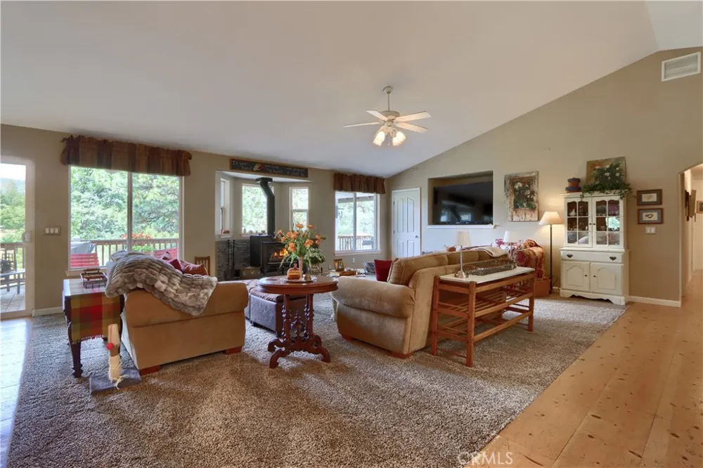5800 Lehamite Fall Road Mariposa, CA 95338