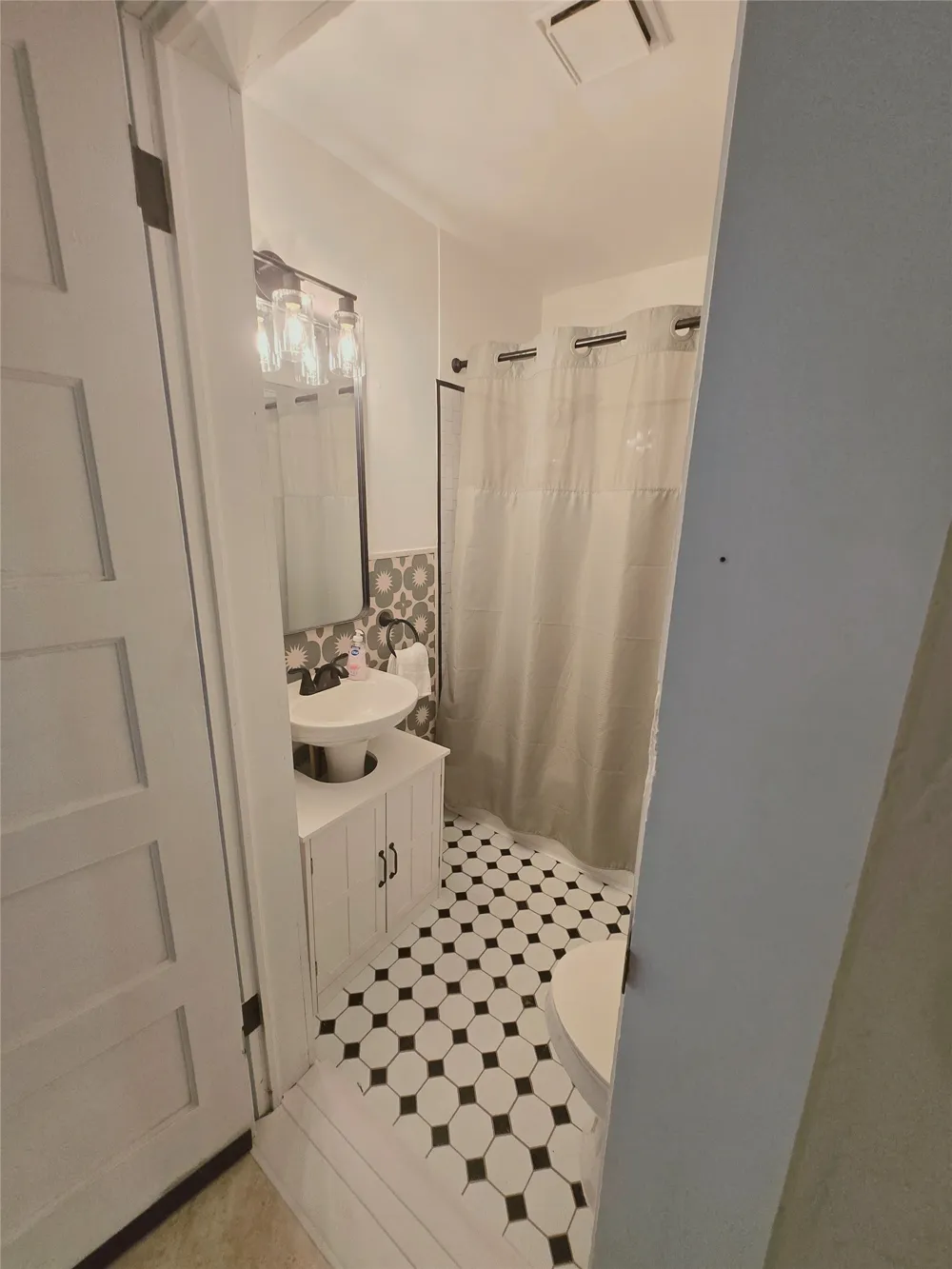 404 Hill Street Itasca, TX 76055