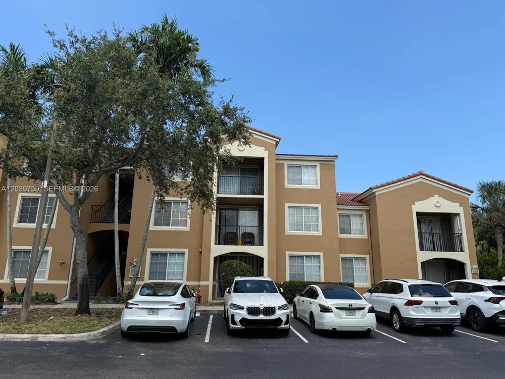 8050 Nob Hill Rd #105 Tamarac, FL 33321