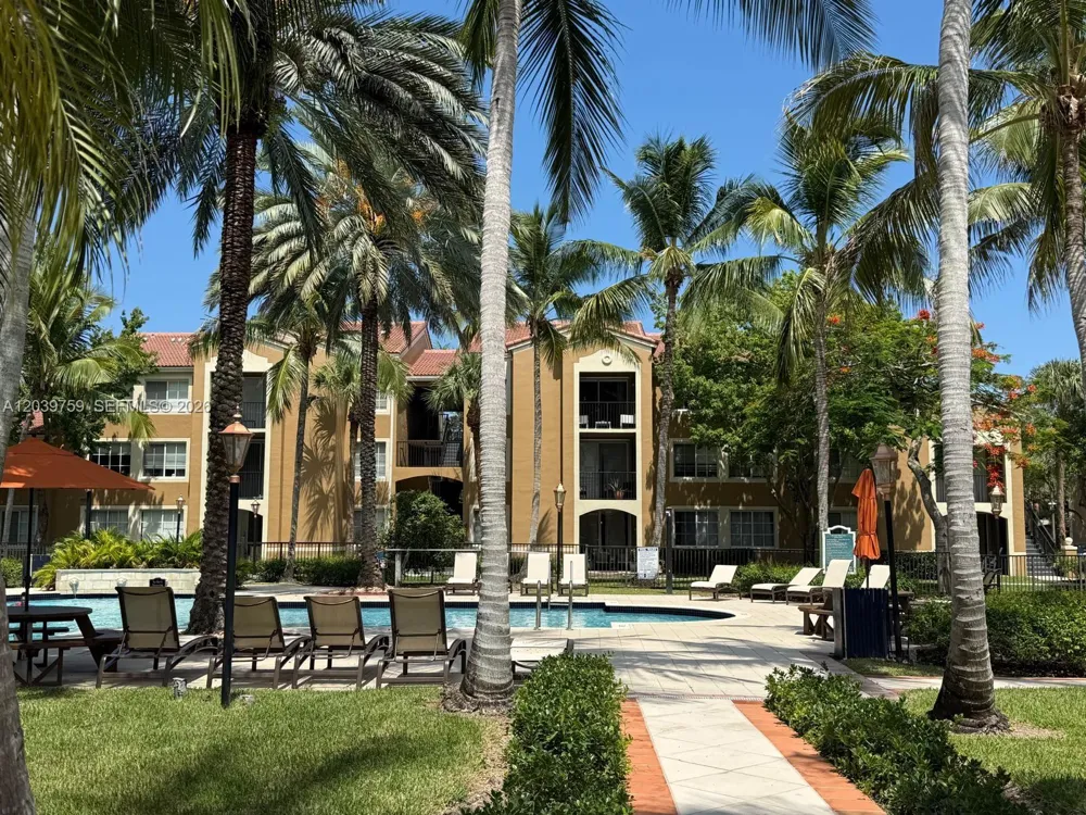 8050 Nob Hill Rd #105 Tamarac, FL 33321