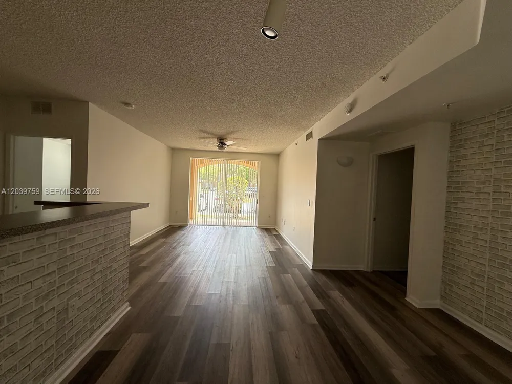 8050 Nob Hill Rd #105 Tamarac, FL 33321