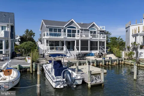 45 BUCKINGHAM AVENUE
