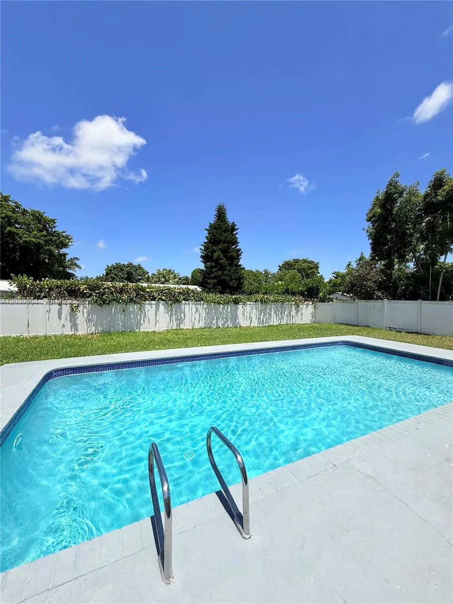 18133 SW 93rd Ave Palmetto Bay, FL 33157