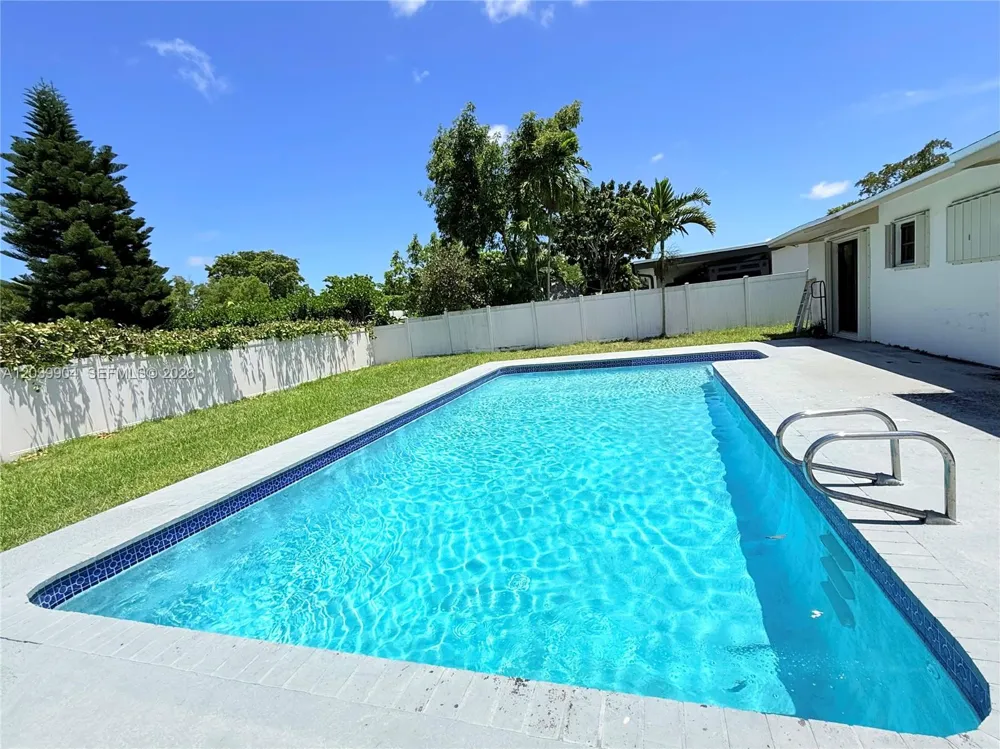 18133 SW 93rd Ave Palmetto Bay, FL 33157