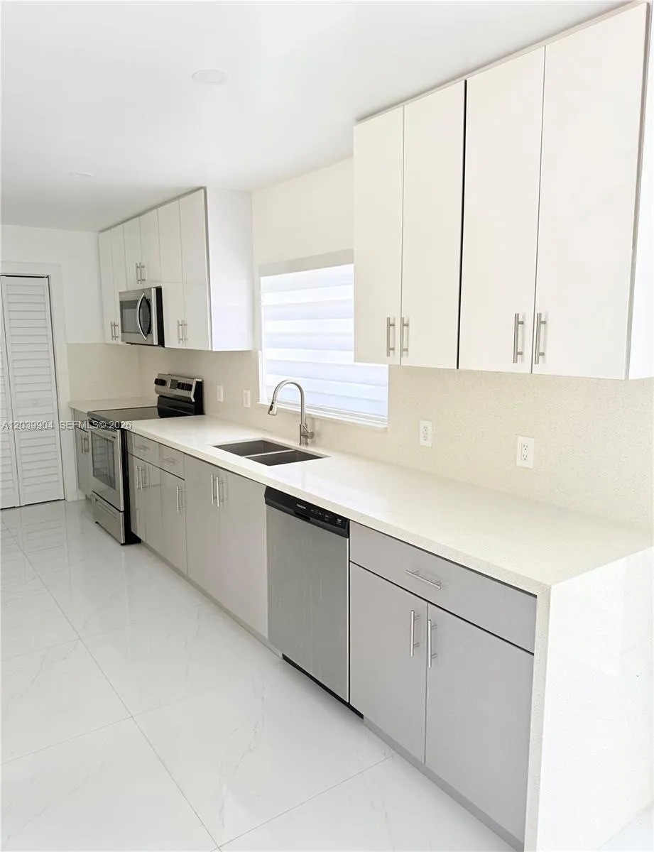 18133 SW 93rd Ave Palmetto Bay, FL 33157