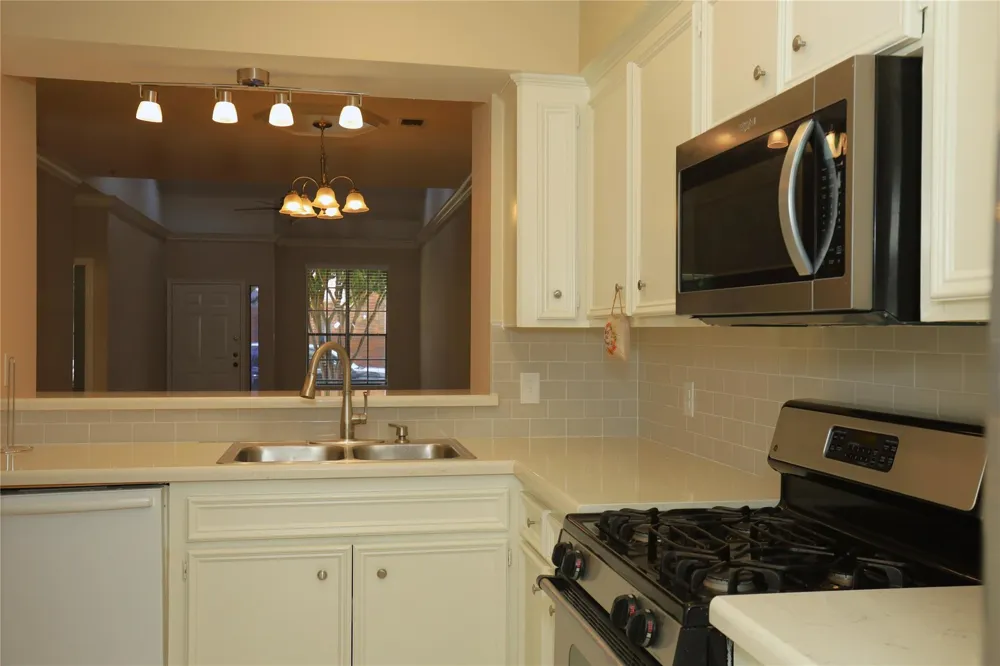 107 Manor Place Lake Jackson, TX 77566