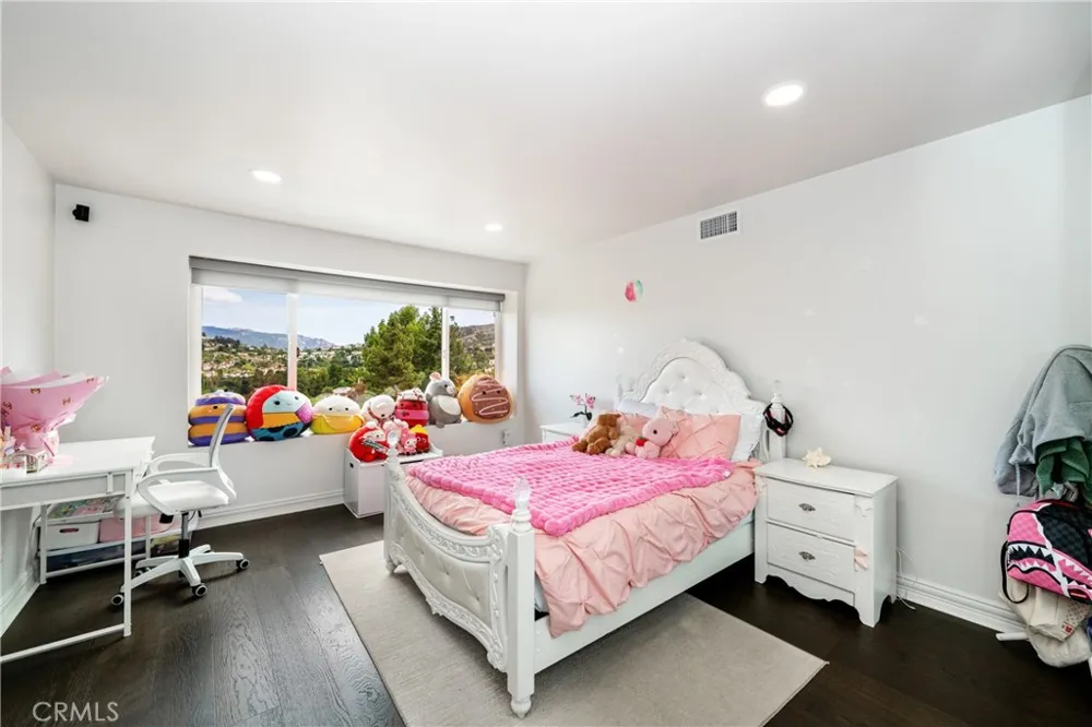 24408 Voltara Court Calabasas, CA 91302