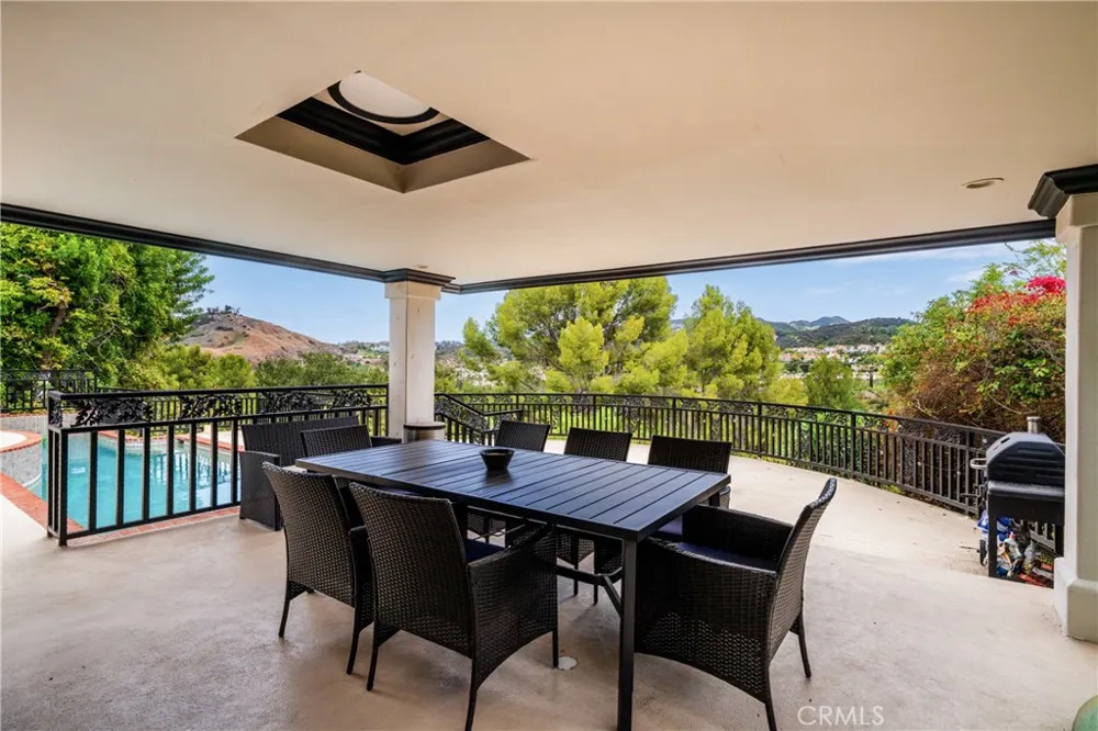24408 Voltara Court Calabasas, CA 91302