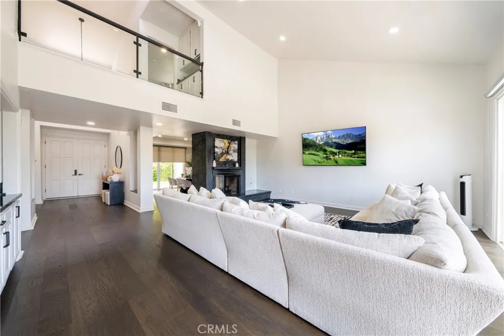 24408 Voltara Court Calabasas, CA 91302