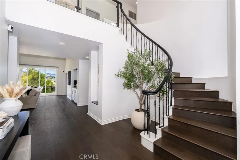 24408 Voltara Court Calabasas, CA 91302