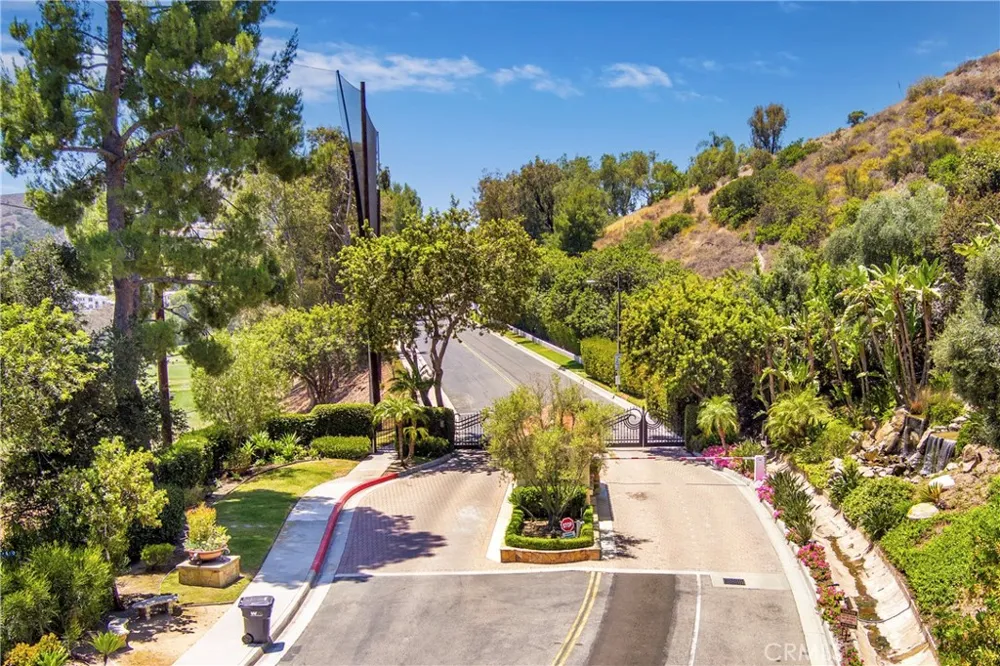 24408 Voltara Court Calabasas, CA 91302