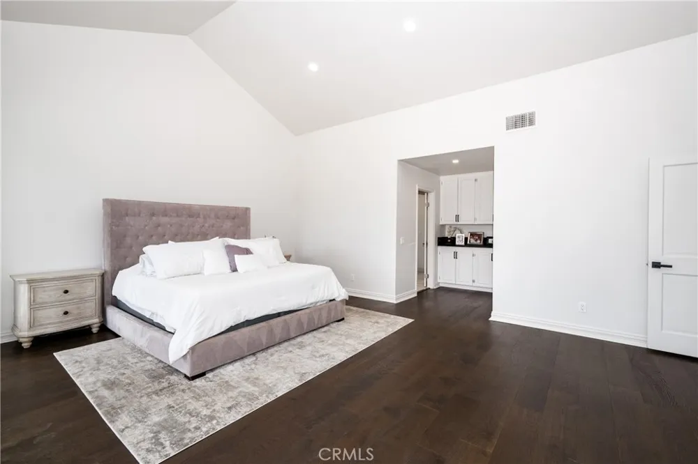 24408 Voltara Court Calabasas, CA 91302