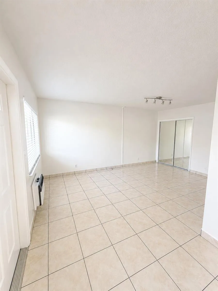 1814 E Oakland Park #41 Oakland Park, FL 33306