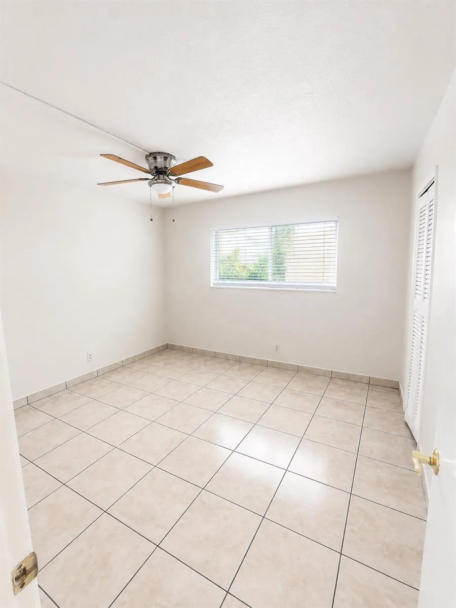 1814 E Oakland Park #41 Oakland Park, FL 33306