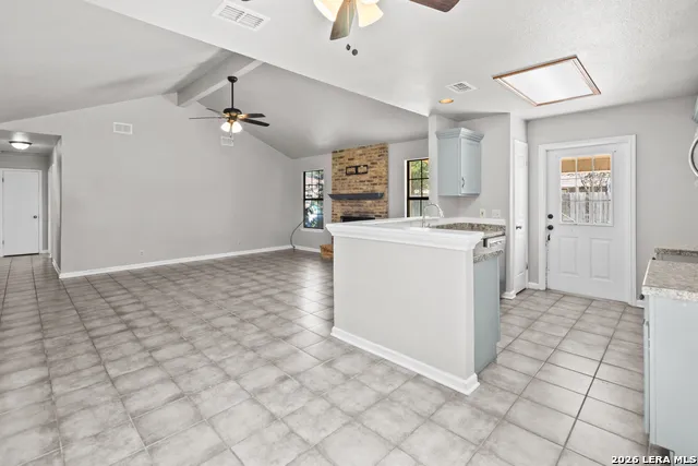 302 Bain Dr Devine, TX 78016
