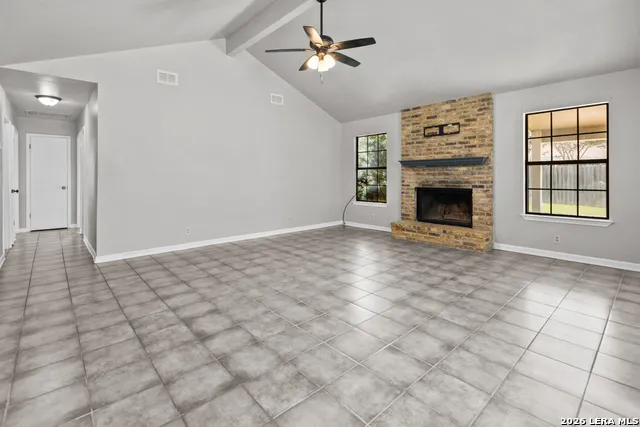 302 Bain Dr Devine, TX 78016