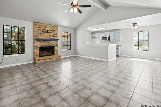 302 Bain Dr Devine, TX 78016