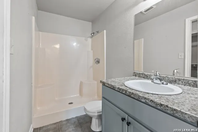 302 Bain Dr Devine, TX 78016