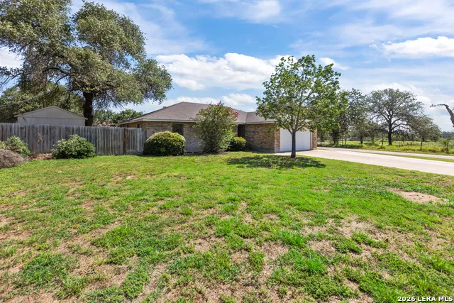 302 Bain Dr Devine, TX 78016