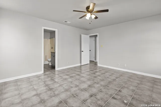302 Bain Dr Devine, TX 78016