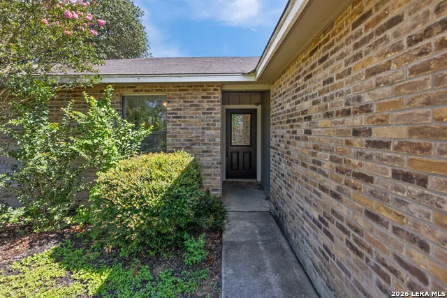 302 Bain Dr Devine, TX 78016