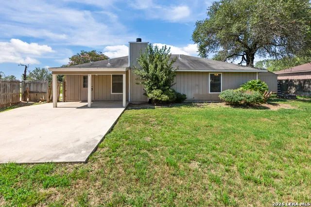302 Bain Dr Devine, TX 78016