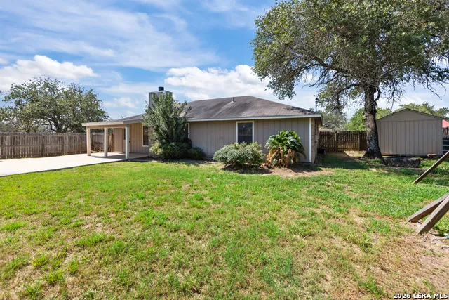 302 Bain Dr Devine, TX 78016