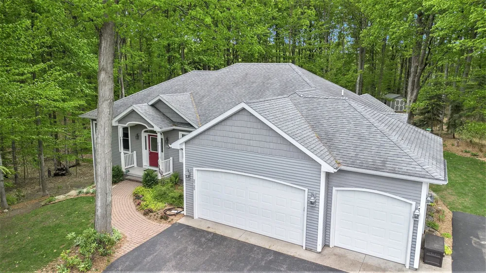 2725 Blue Meadow Drive Long Lake Township, MI 49685