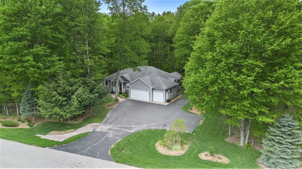 2725 Blue Meadow Drive Long Lake Township, MI 49685