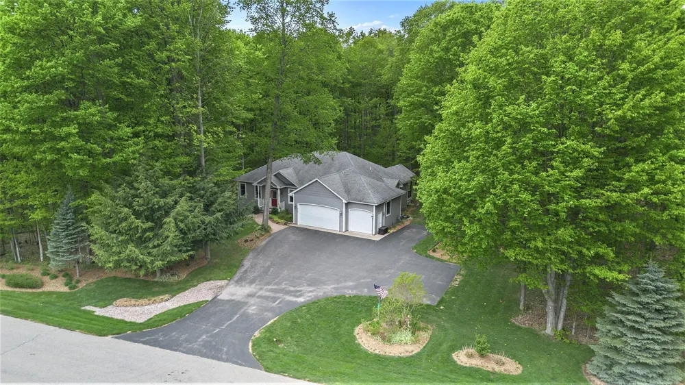 2725 Blue Meadow Drive Long Lake Township, MI 49685