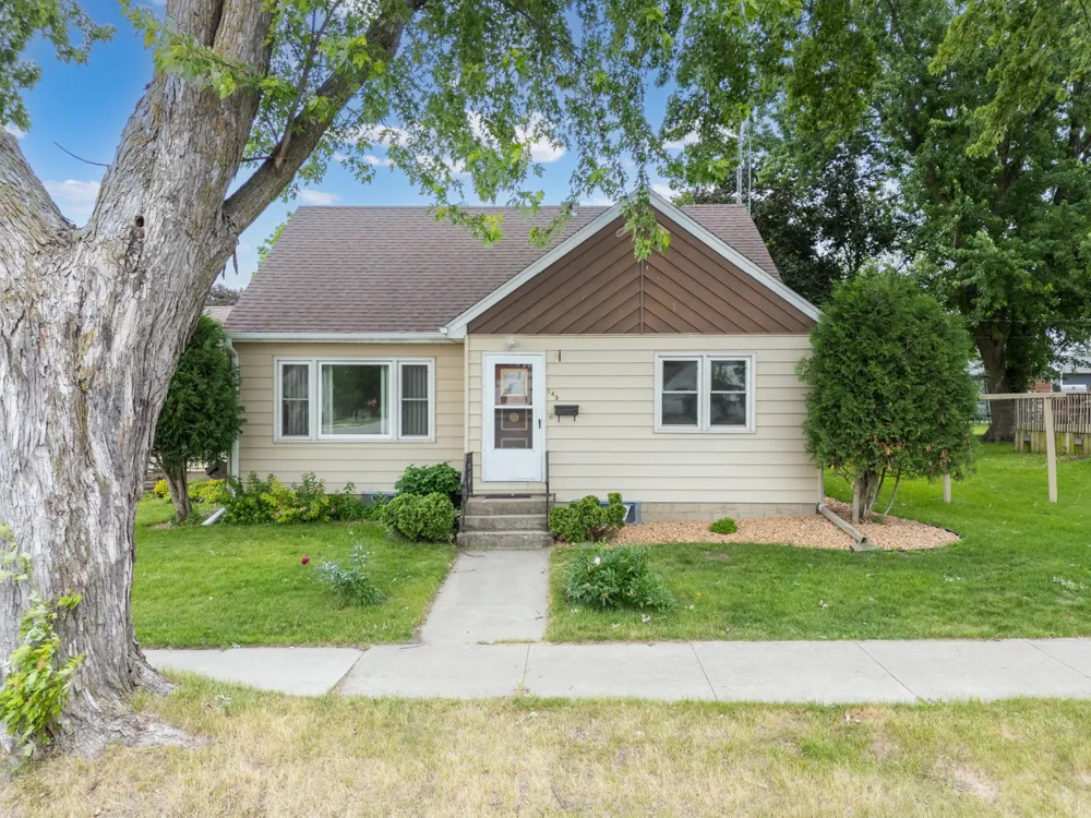 145 6th Street NW Plainview, MN 55964