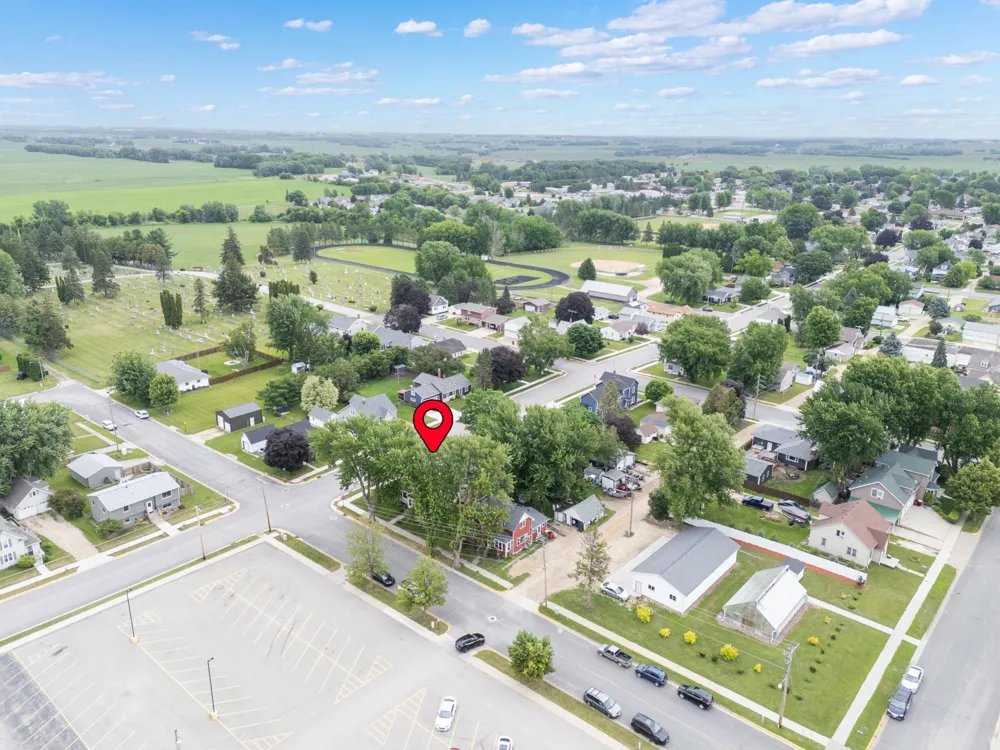 145 6th Street NW Plainview, MN 55964