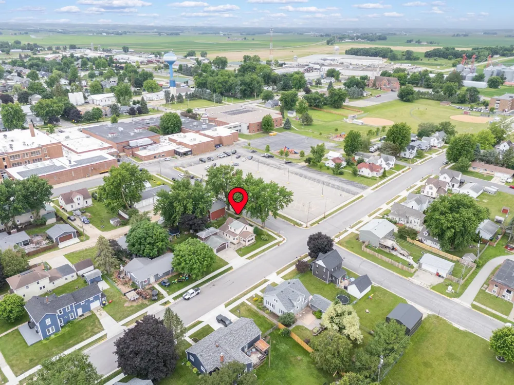 145 6th Street NW Plainview, MN 55964