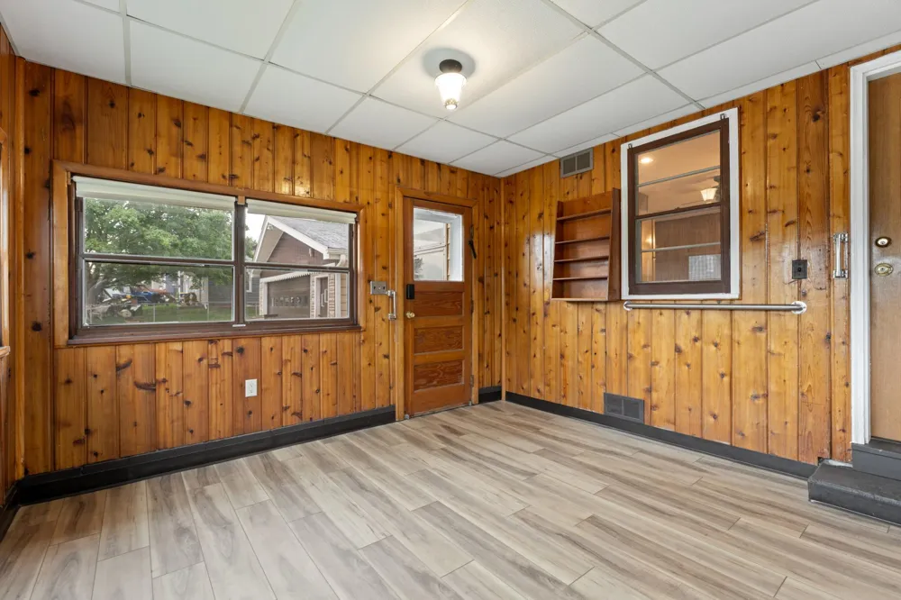 145 6th Street NW Plainview, MN 55964