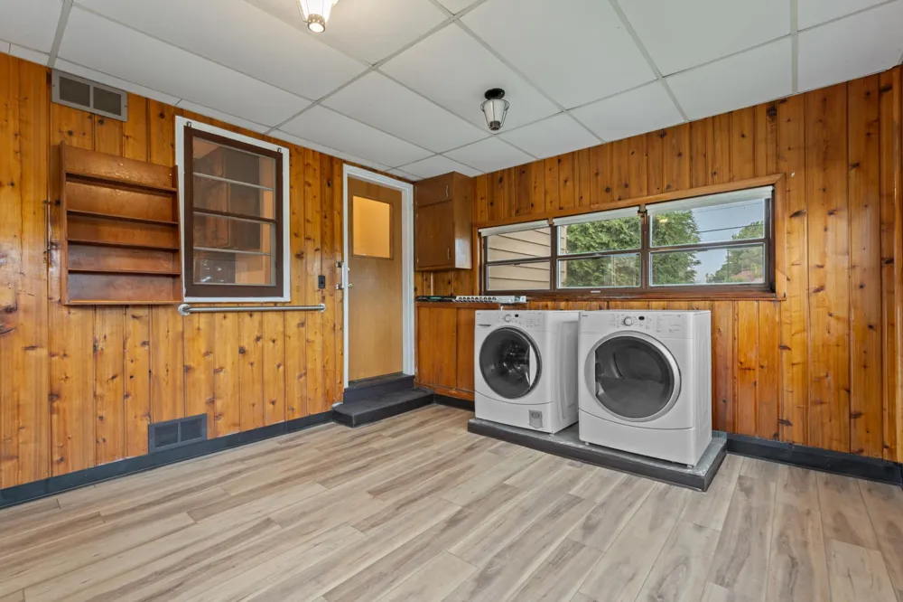 145 6th Street NW Plainview, MN 55964