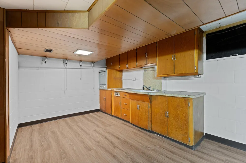 145 6th Street NW Plainview, MN 55964